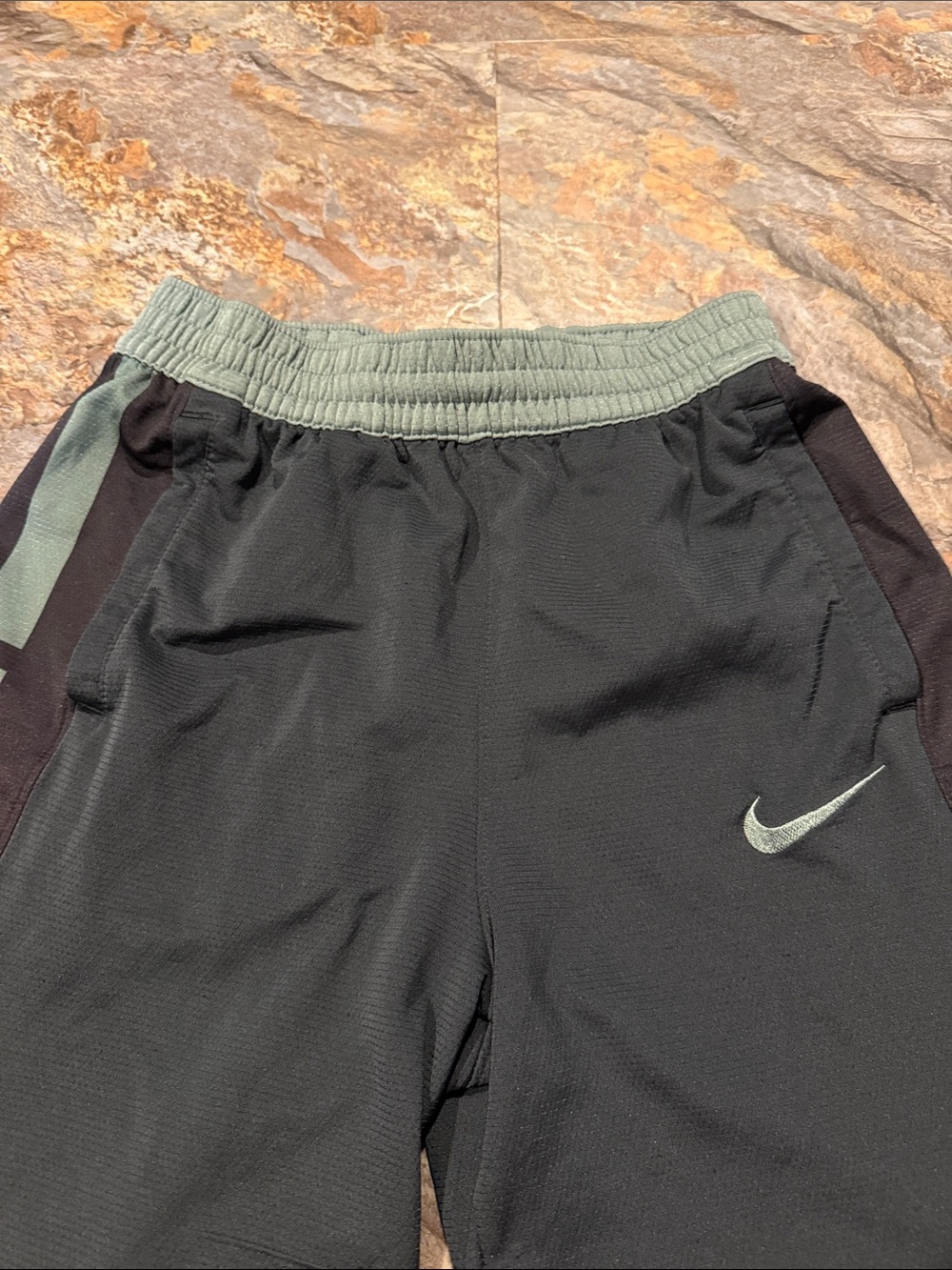 Nike youth boys size large Black and Sage Performance Athletic Shorts - Picture 7 of 15